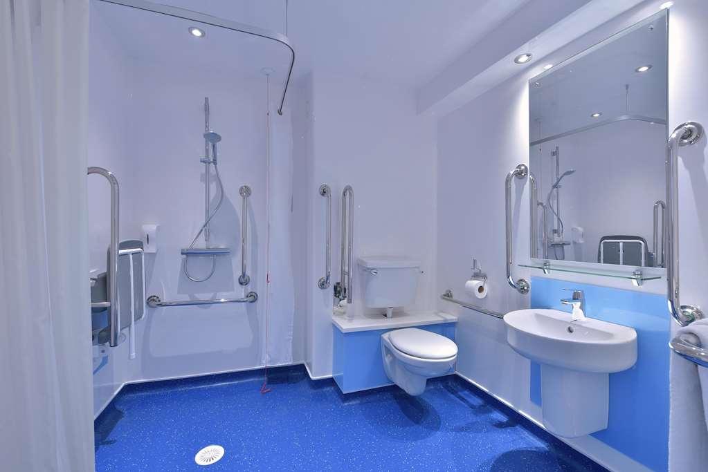 Travelodge Bradford Central Номер фото