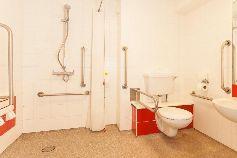 Travelodge Bradford Central Экстерьер фото